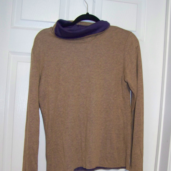 !!! 3 for $25 Turtle neck top - Picture 1 of 2